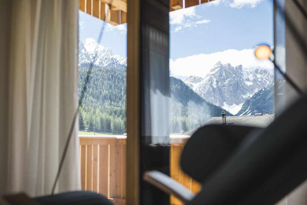 Infrarot-Wärmeliege mit Dolomitenblick im Apartment Kinigschworte