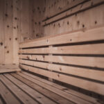Private Sauna aus Holz im Schuischta Mountain Apartment in Sexten