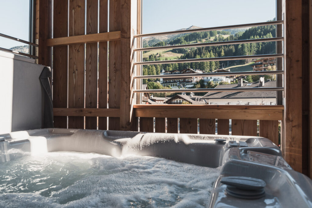 Privater Whirlpool im Schuischta Mountain Apartment in Sexten
